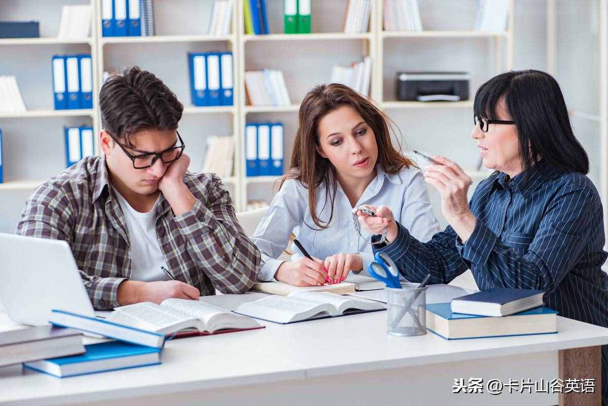 英语聊“专业”，别只会说“my major”，用“do”轻松搞定