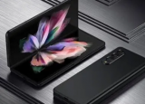 具有新相机设计表面的三星GalaxyZFold4可折叠智能手机