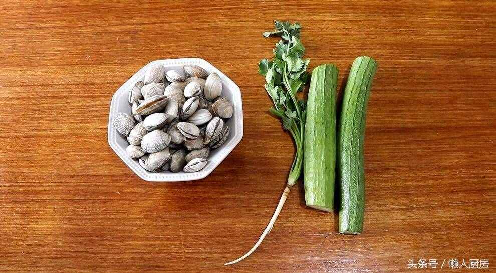 花蛤别只会炒着吃，教你用它做碗汤，味道鲜美，做法简单又方便