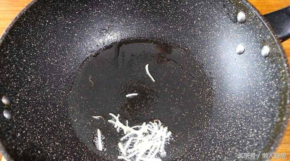 花蛤别只会炒着吃，教你用它做碗汤，味道鲜美，做法简单又方便
