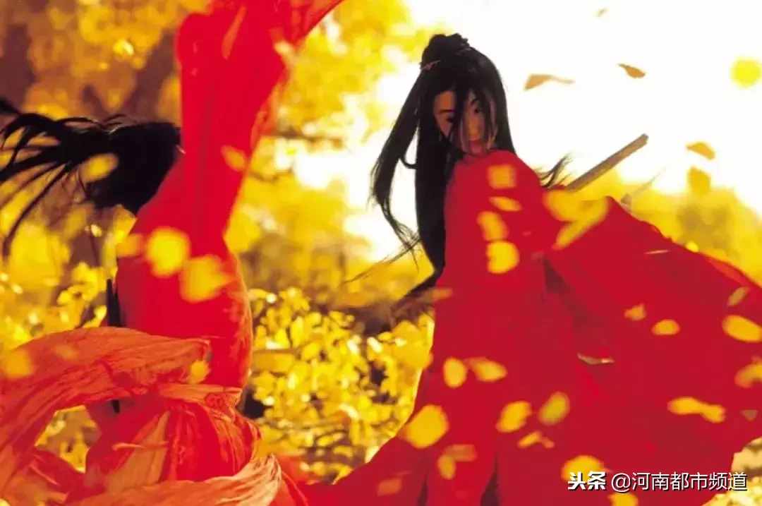 这对恋人躲在荒漠40年，妻子去世后他做了一个决定，感动数人……
