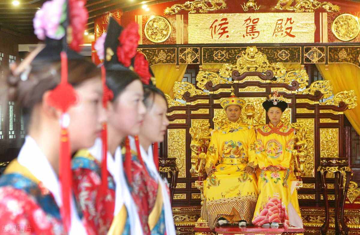 她是雍正最宠爱的妃子，恃宠而骄，就爱“赐一丈红”