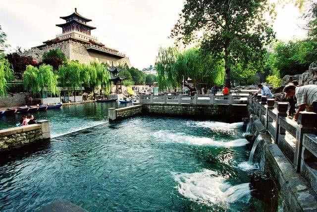 浓眉大眼的济南，却也有精致妩媚的风骨；且看文人墨客眼中的济南