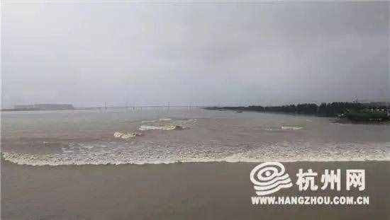 今年八月十八钱江潮比去年大！最佳观潮时间和地点请收好