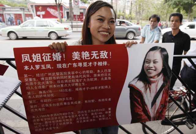 初代网红凤姐是怎么红起来的，她去了美国后，现在过得怎样