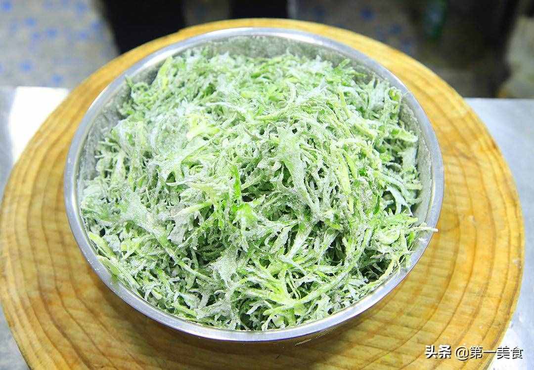 苦菊最好吃的做法，不炒不拌，一把面粉就搞定，软嫩清香又去火