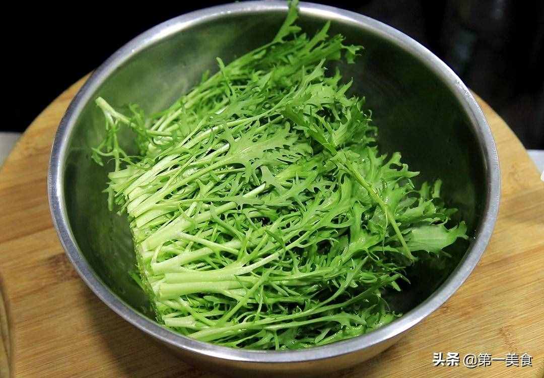 苦菊最好吃的做法，不炒不拌，一把面粉就搞定，软嫩清香又去火
