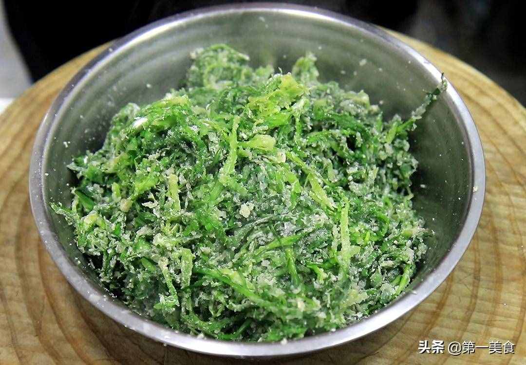 苦菊最好吃的做法，不炒不拌，一把面粉就搞定，软嫩清香又去火