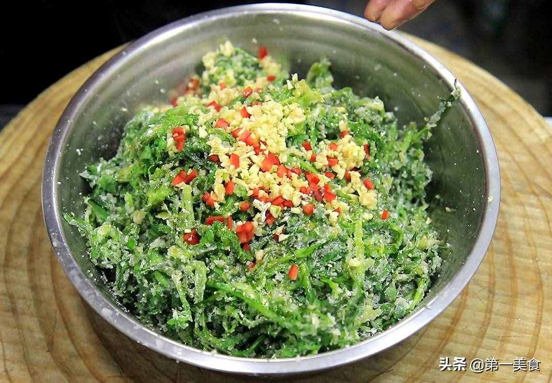 苦菊最好吃的做法，不炒不拌，一把面粉就搞定，软嫩清香又去火