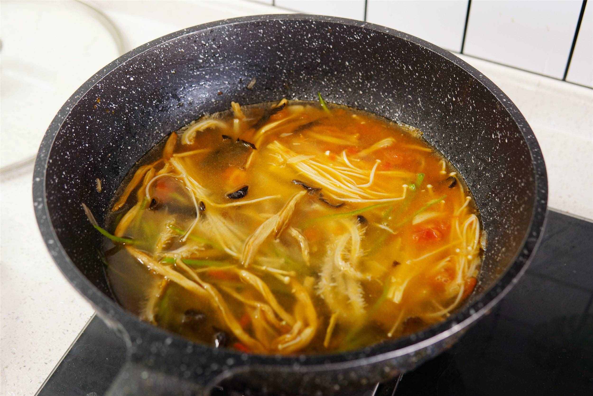 春节吃的油腻，教你做“酸辣肚丝汤”，酸辣开胃，喝一次就忘不了