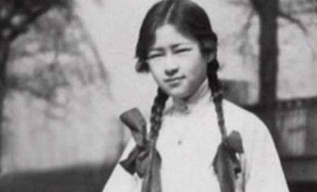 林徽因带6岁女儿骑驴照曝光,一瞥一笑尽显高贵,嫁给爱情的样子