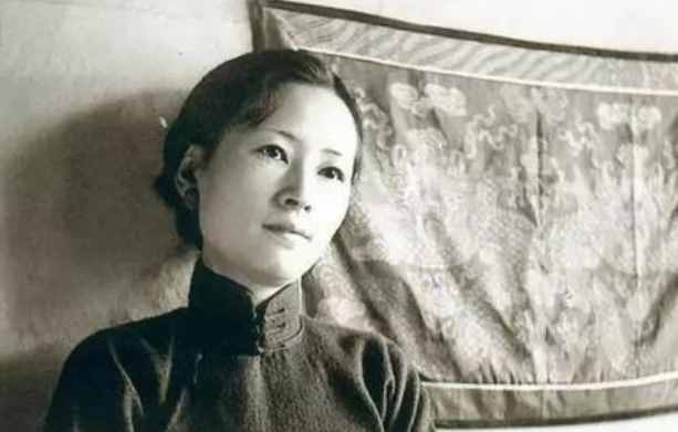 林徽因带6岁女儿骑驴照曝光,一瞥一笑尽显高贵,嫁给爱情的样子