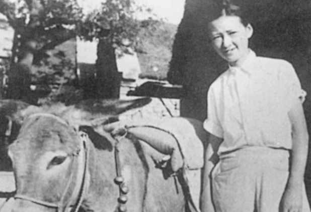 林徽因带6岁女儿骑驴照曝光,一瞥一笑尽显高贵,嫁给爱情的样子