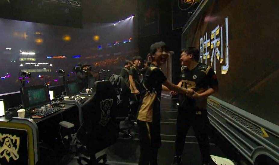 全华班RNG一战征服台湾网友:祖国好猛,RNG太牛了,国人只服Uzi