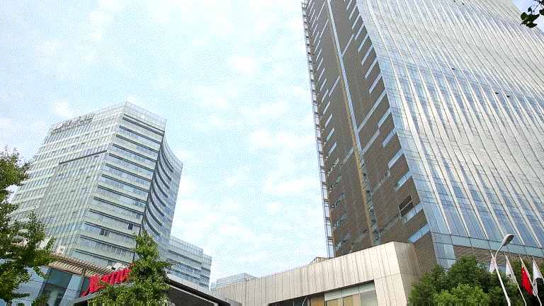 黄浦江边的五星级酒店精品套餐，人均¥100出头品尝9菜1汤