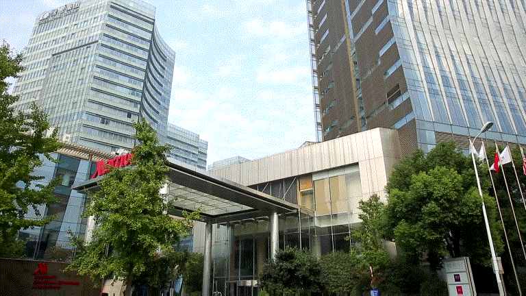 黄浦江边的五星级酒店精品套餐，人均¥100出头品尝9菜1汤