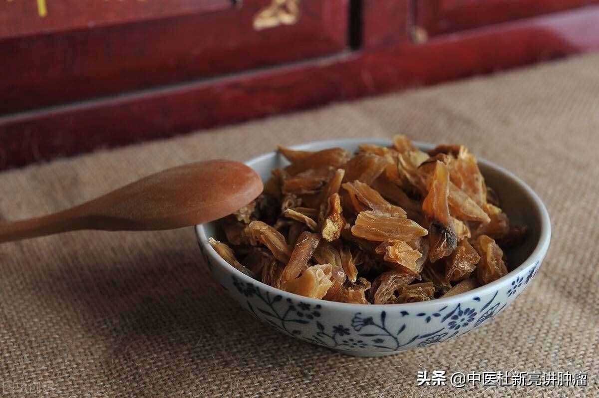 中医分享中药天冬，滋阴润燥、清肺降火，常用于肺癌咳血