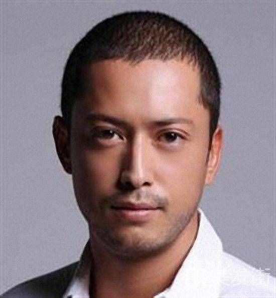 长脸男生适合什么发型_长脸男生适合的短发发型图片3
