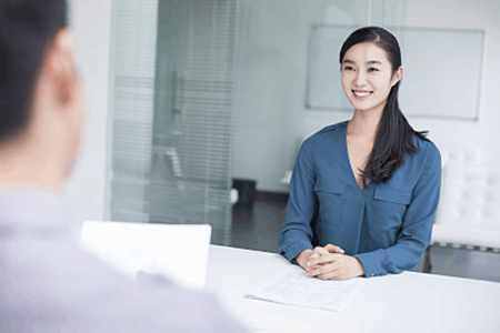 面试官：72小时打一个字，博士生被淘汰，大学生高情商回答被录取