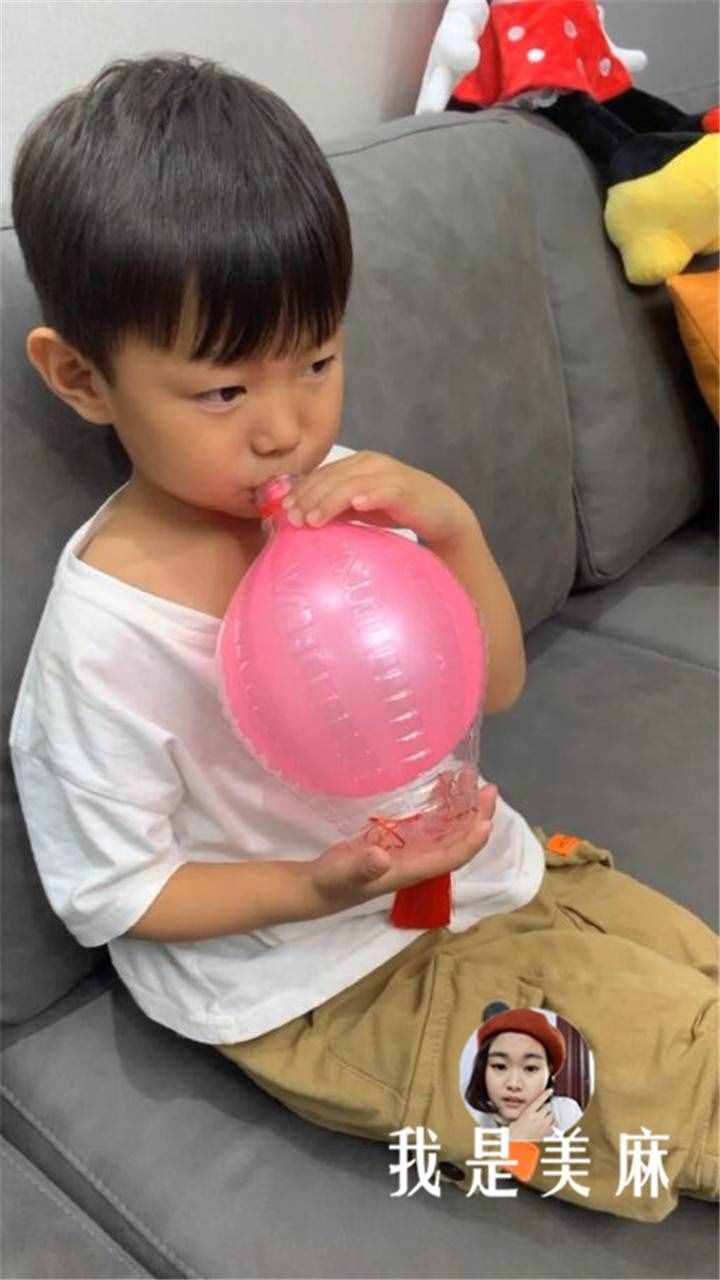 一分钟教你做一个好看的手工灯笼，制作过程非常简单，先收藏了