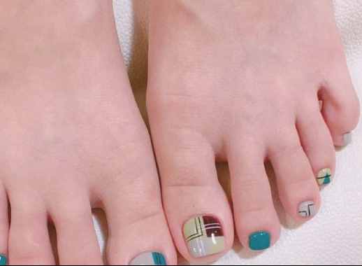 脚涂什么颜色指甲油好看？8款小清新脚部美甲随你选！