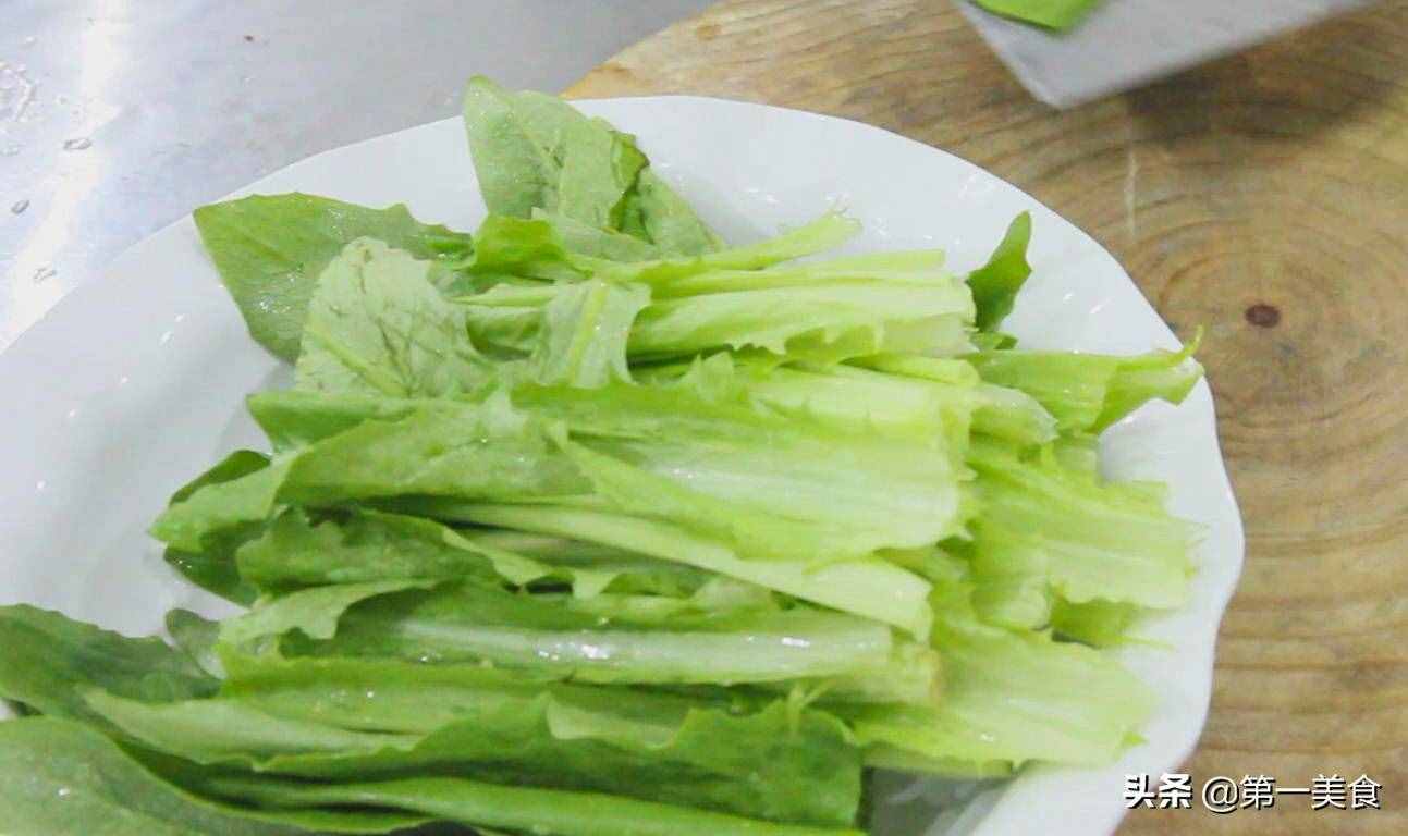 饭店里的青菜真好吃，看大厨怎么炒油麦菜，爱吃油麦菜的请收藏了