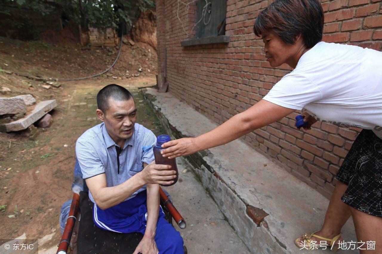 中国好妹妹！哥哥遭遇车祸瘫痪在床，妹妹29年来无微不至照顾哥哥