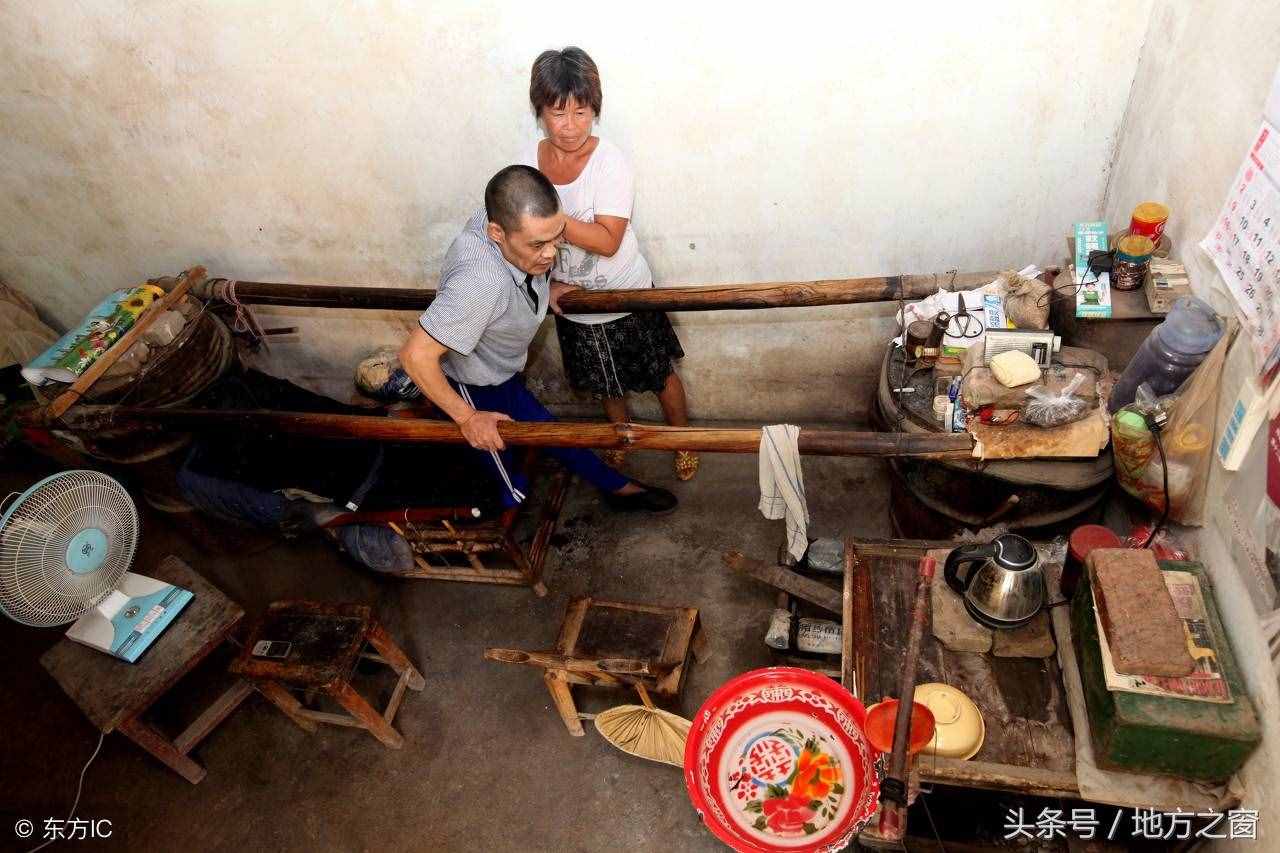 中国好妹妹！哥哥遭遇车祸瘫痪在床，妹妹29年来无微不至照顾哥哥