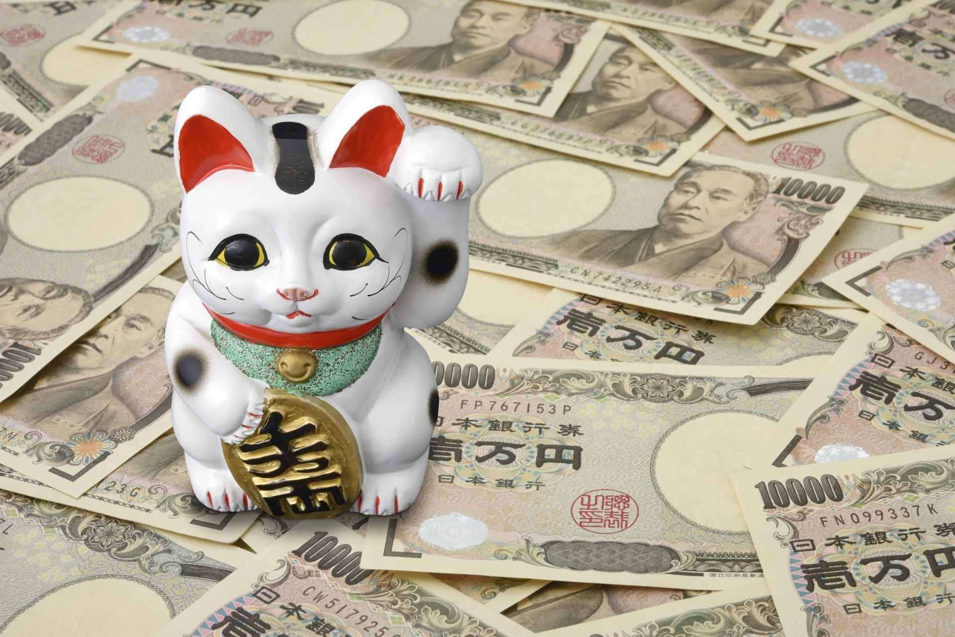 招财猫是怎么来的？为什么有的举左手，有的举右手？