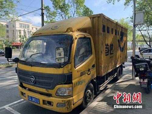 快递员待遇调查：无底薪成标配 每天工作超12小时