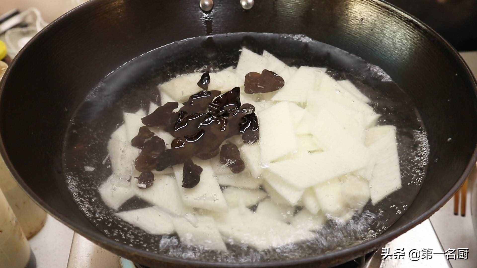 半个山药加2个鸡蛋，没想到这么好吃，鲜香脆嫩，健脾开胃