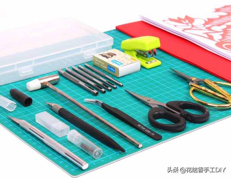 手工DIY：新年贺卡不用买，自己就能做，几张卡纸就搞定