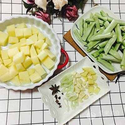 家常土豆炖豆角的做法