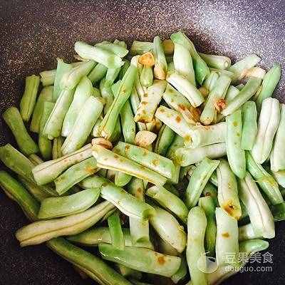 家常土豆炖豆角的做法
