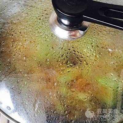 家常土豆炖豆角的做法