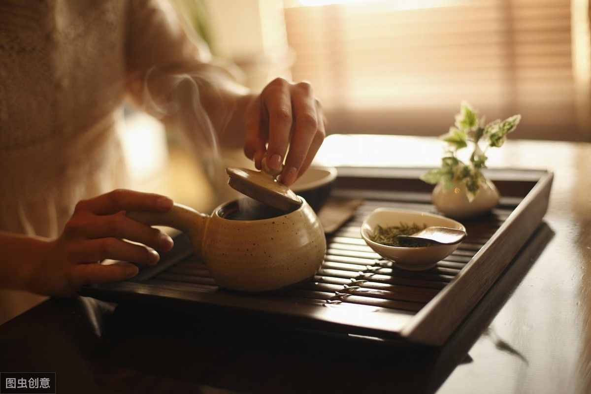 「原创」文明修身，大学生应如何加强道德修养，提高文明素质呢？