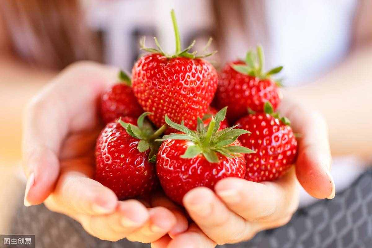 草莓是难得的色、香、味俱佳的水果，你知道草莓的功效吗？