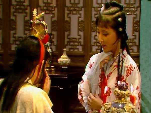 宝黛之恋失败，根本原因是什么？宝钗的介入，还是王夫人的刚愎？