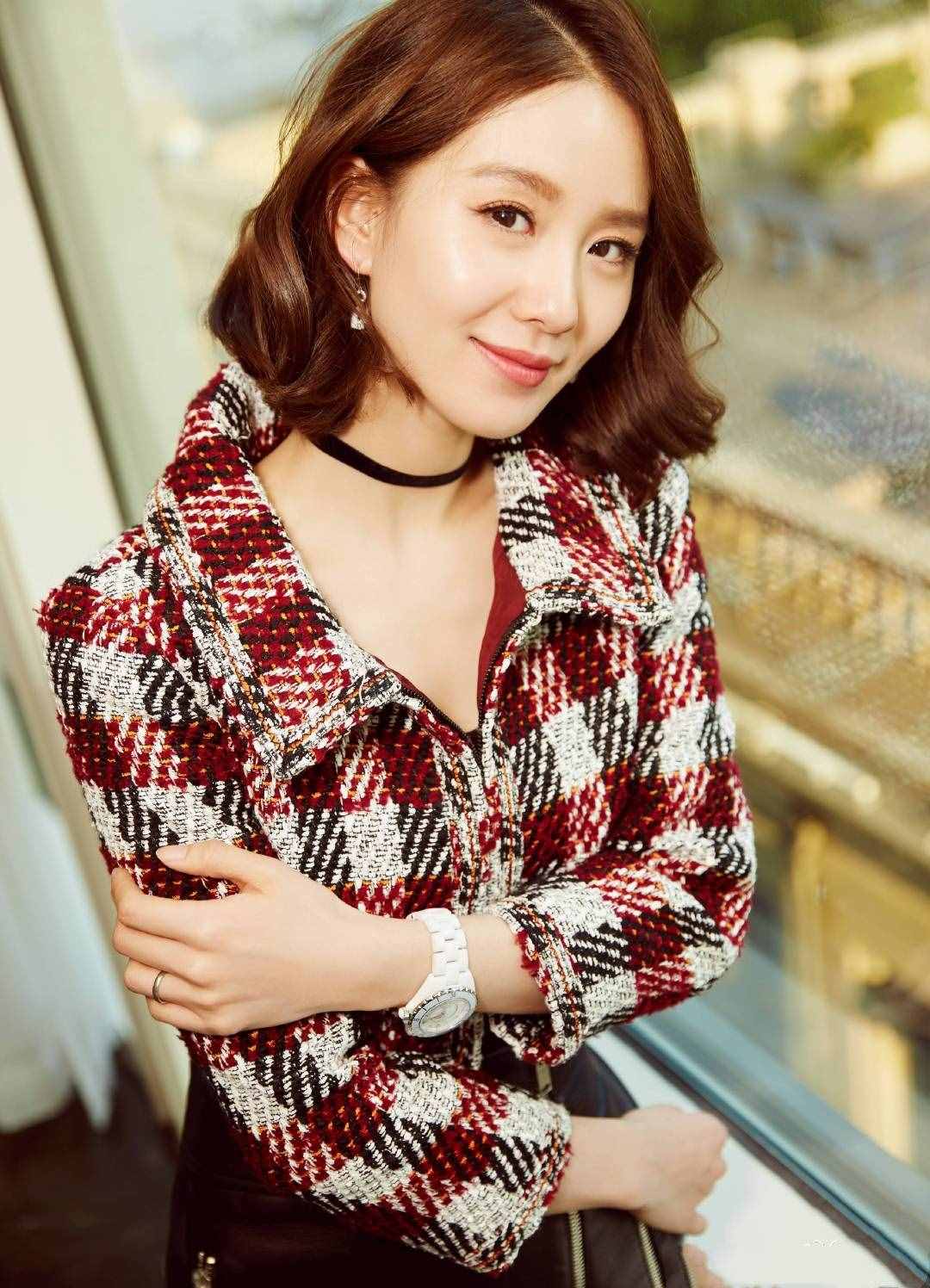 大波浪out了，今年最火的是这3款“懒人卷发”，显嫩又减龄