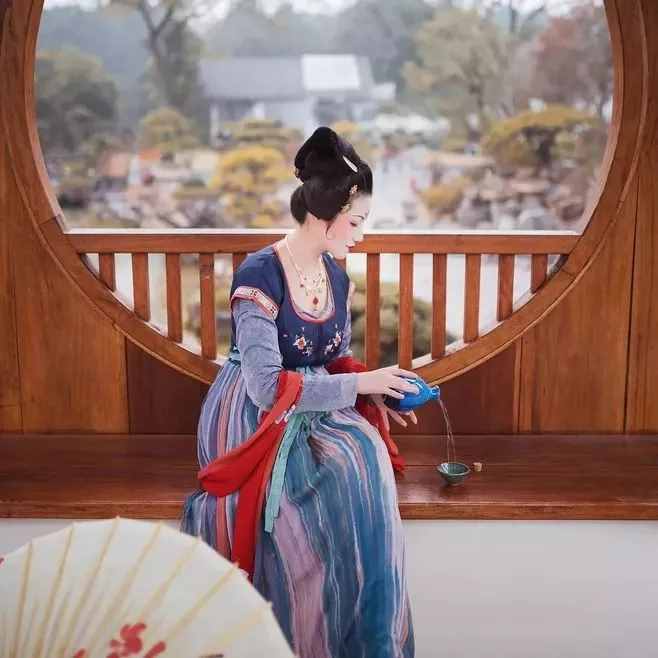 一日一诗词 ‖ 《鹊桥仙 · 华灯纵博》