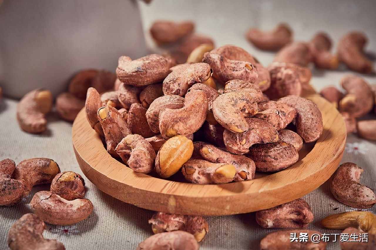 ‌炭烧腰果和原味腰果有什么区别？详细了解下，买的时候不会被坑