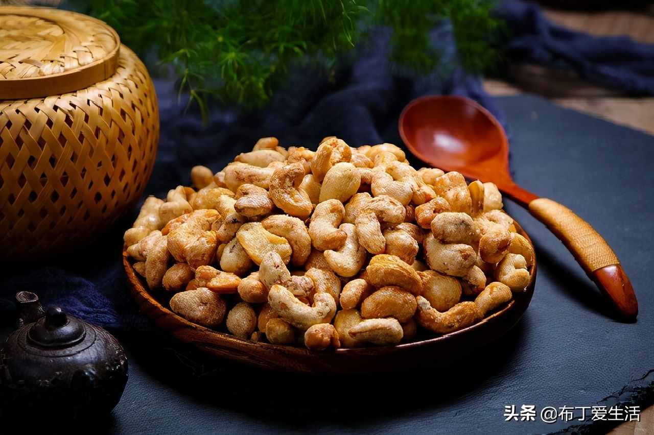 ‌炭烧腰果和原味腰果有什么区别？详细了解下，买的时候不会被坑