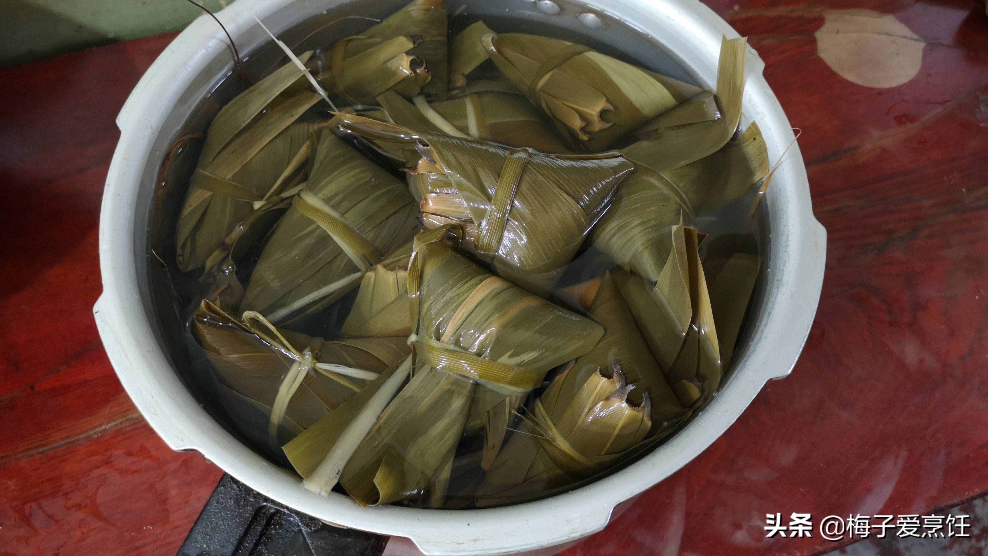 肉粽子这样做，步骤简单，肉香米糯，比买的还好吃，真香
