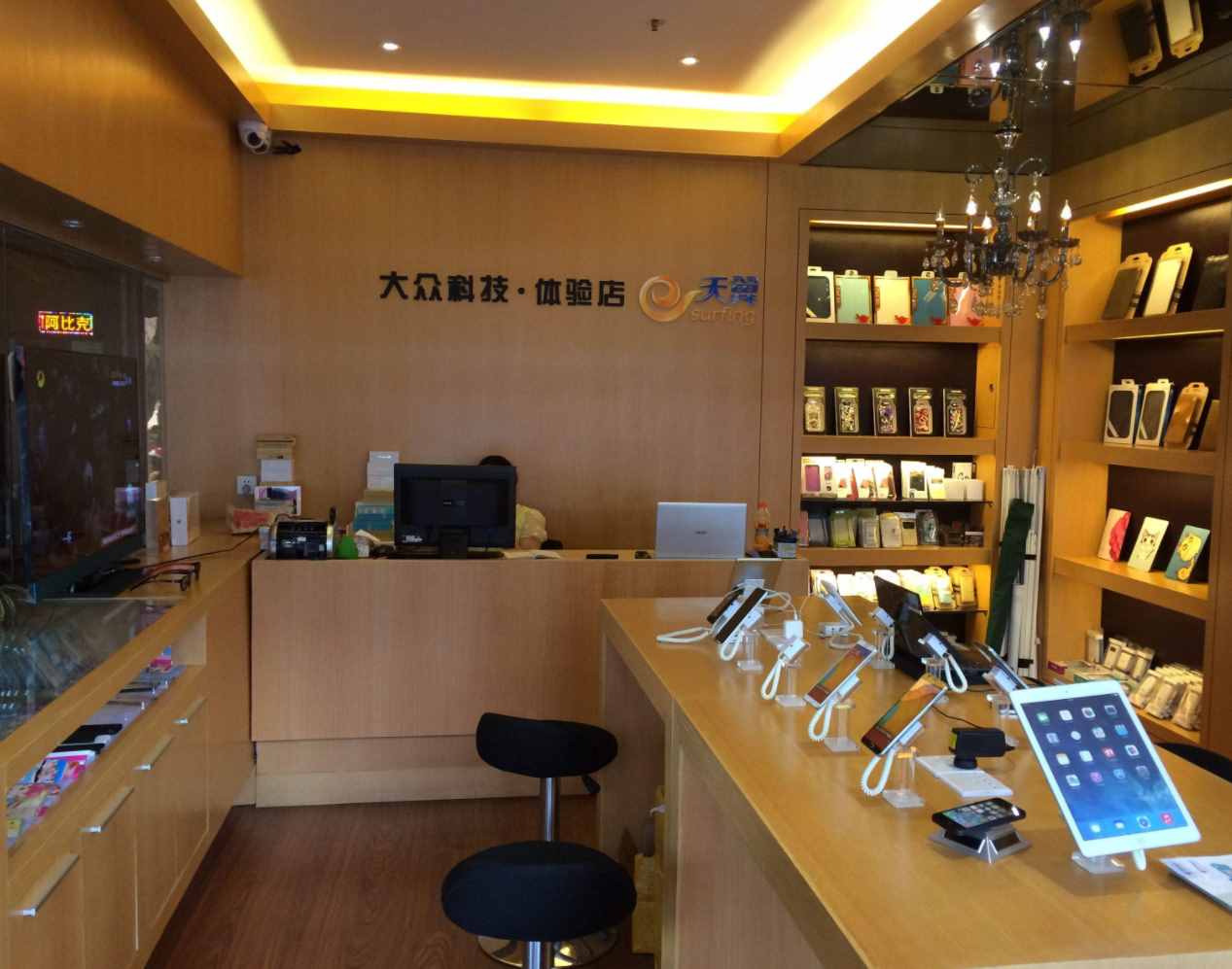 如何摆放柜台里的手机效果比较好      智能手机柜台如何陈列