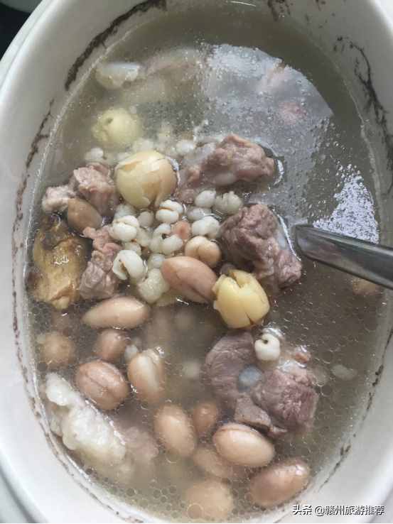 石城被誉为“白莲之乡”，这里的荷花美如画，莲子美食也是一绝