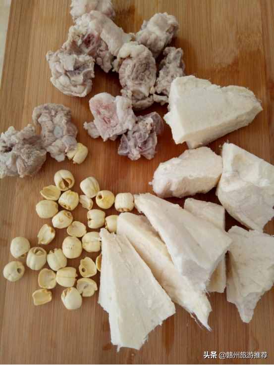 石城被誉为“白莲之乡”，这里的荷花美如画，莲子美食也是一绝