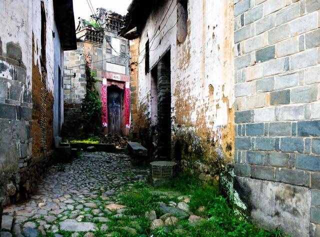 江西一“鲜为人知”的古镇，位于抚州，独特的赣派建筑令人称赞