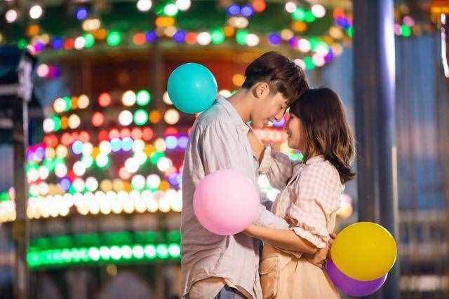 女人的眼睛会说话，她爱不爱你，全写在眼神里