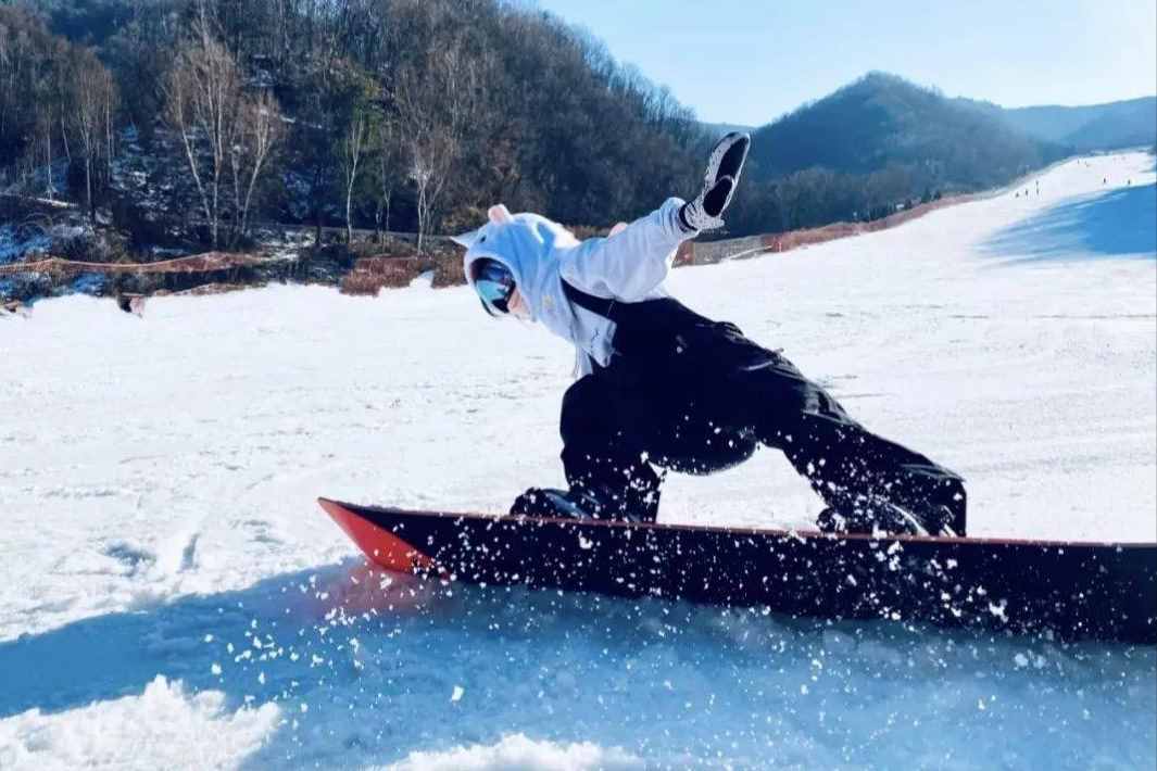 洛阳有个度假乐园，被誉为“中原第一滑雪场”，一年四季都能玩