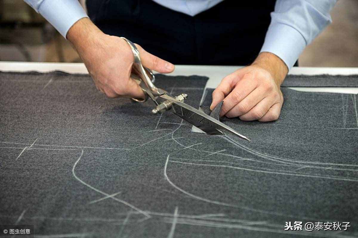 个人在家做一件简单衣服的三个制作步骤，做衣服不要想的太复杂